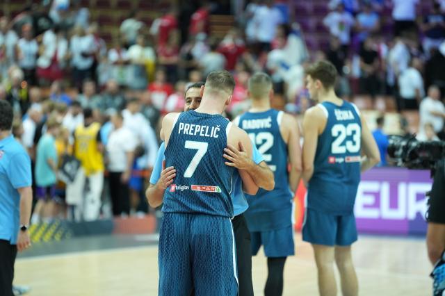 ue, 情却一再重 ue, 情却一再重