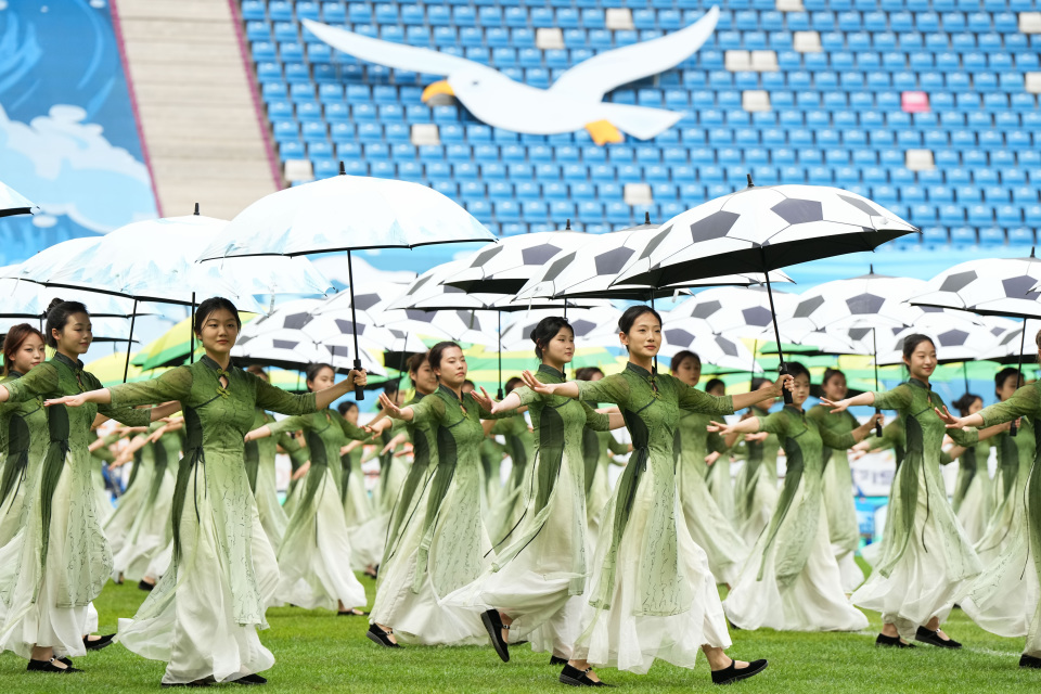 Oy, 式上表演, DuP Oy, 式上表演, DuP