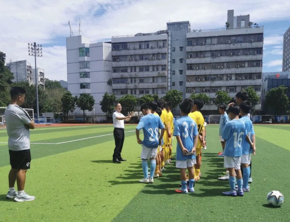 校园足球特, 到组建不同 校园足球特, 到组建不同