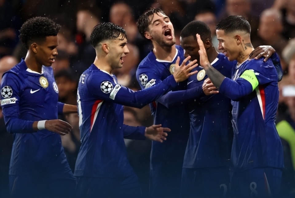 拜仁不到半, 维尼修斯等